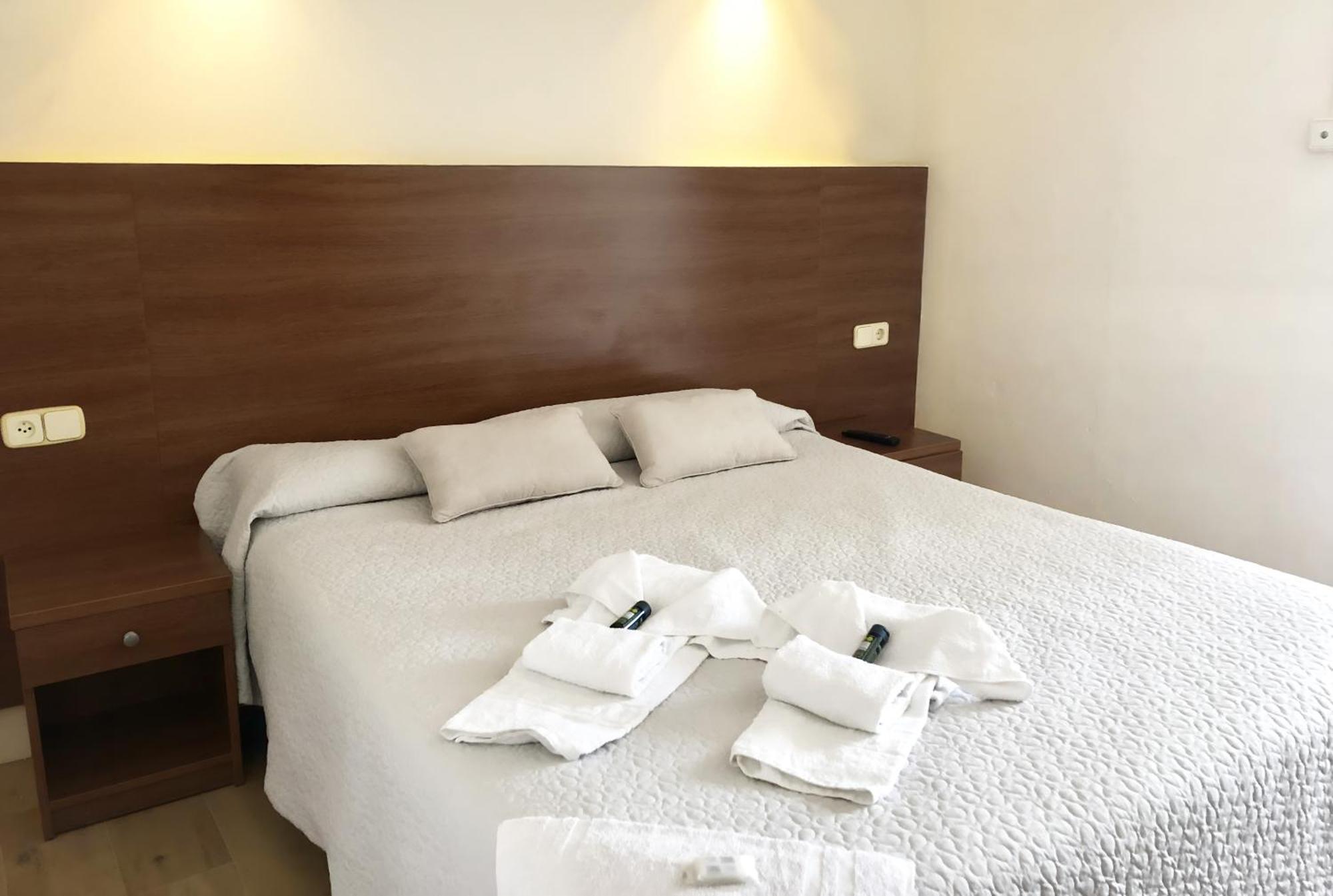 Hotel Medium Montecarlo Palafrugell Quarto foto
