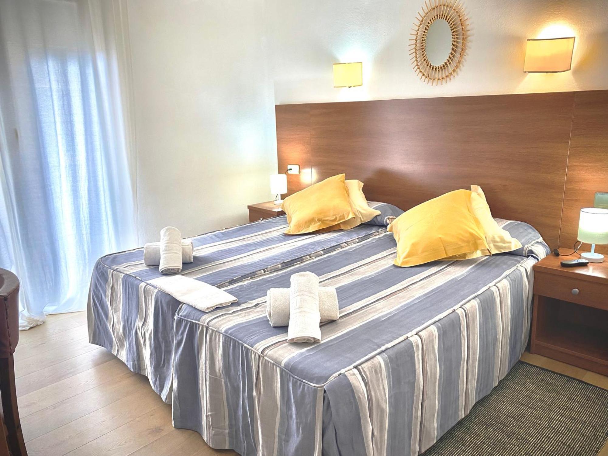 Hotel Medium Montecarlo Palafrugell Quarto foto