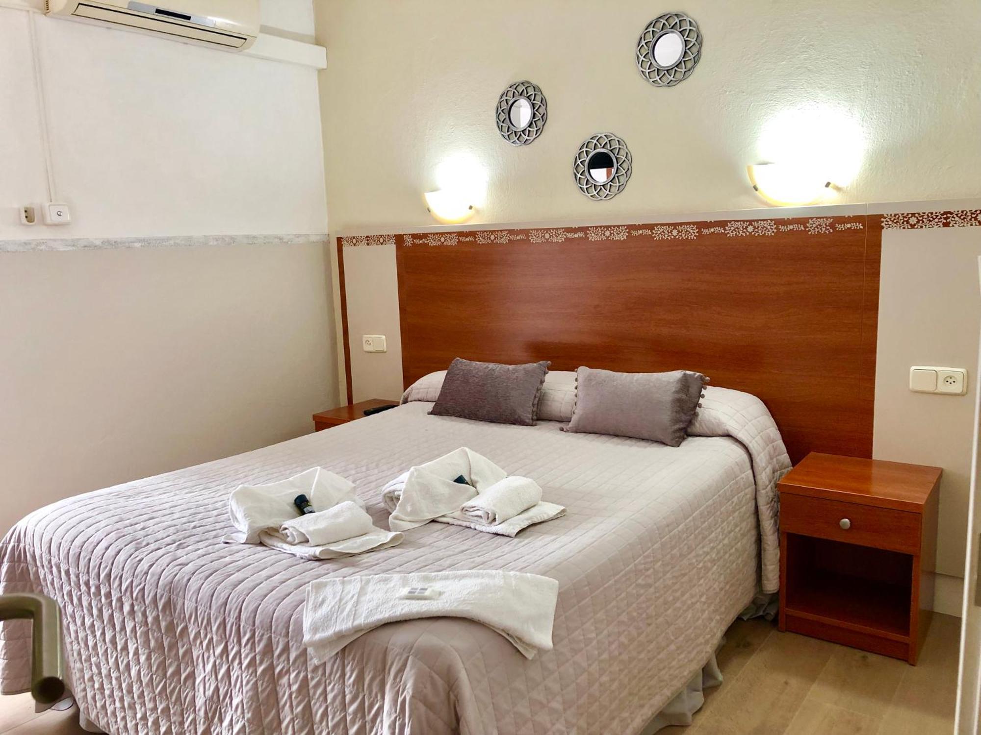 Hotel Medium Montecarlo Palafrugell Quarto foto